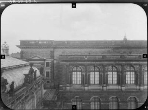 Dresden-Altstadt. Gemäldegalerie (1847-1855; G. Semper). Teilansicht (vom Zwingerhof)