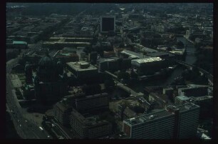 Berlin, Dom,Berlin, Museumsinsel,Berlin, Humboldt-Universität zu Berlin (ehem. Prinz-Heinrich-Palais),Berlin, Bahnhof Friedrichstraße,Berlin, Palasthotel : Blick vom Fernsehturm