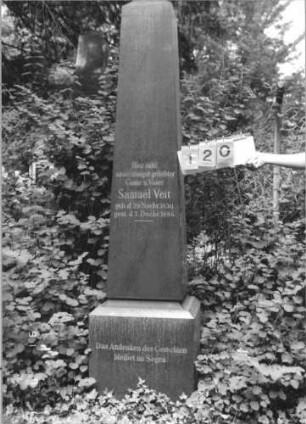 Grabstein 120 [Hahn S. 215 Grab-Nr. 75]