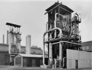 Hamburg-Tiefstaak. Die Spaltanlage des Gaswerkes. Aufgenommen 1957