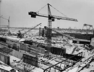 Hamburg. Bau des neuen Elbtunnels der Autobahn A 7. Hier werden die Tunnelteile aus Beton gegossen. Aufgenommen 1970