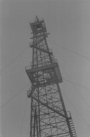 Vorbereitungen zur Frühjahrsmesse 1956, Blick auf den Gerüstturm der rumänischen Delegation