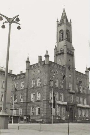 Kamenz, Markt 1. Rathaus (1848, C. A. Schramm)