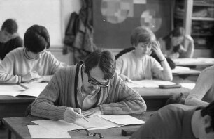 Abitur im Markgrafen-Gymnasium Durlach.