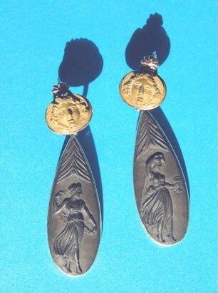 Ohrringe mit Kameen (Klassizistische Ohrringe mit vier Kameen)
