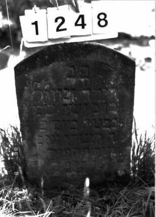 Grabstein 1248 (Index: 100098477) Maße HxBxT: 64x45x9 cm Besonderheit: Kindergrab: Grabstein 1248