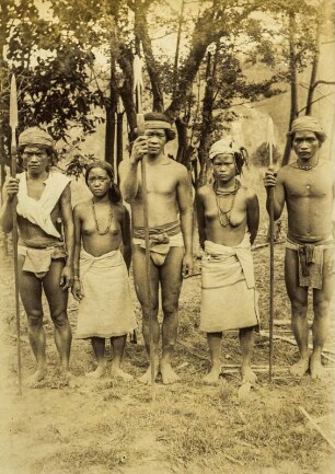 Gruppenportrait (Philippinen-Aufenthalt 1897-1932 - Album "Nord-Luzon-Typen")