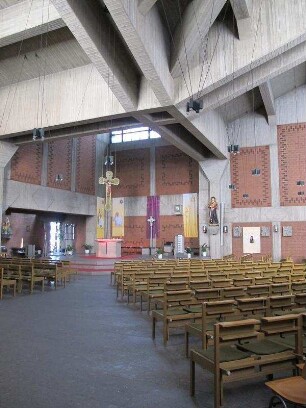 Röm.-Kath. Kirche St. Thomas Morus (Kirche, röm.-kath.); Obertshausen, Franz-Liszt-Straße 15
