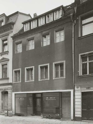 Pirna, Wohnhaus : Pirna, Altstadt. Wohnhaus mit Laden. Straßenansicht