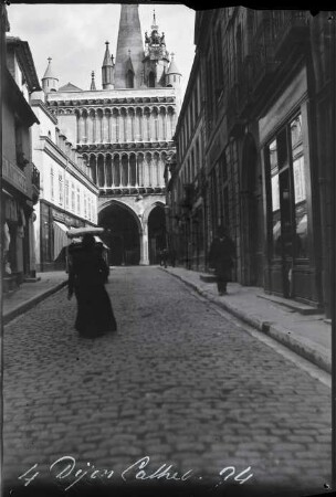 Dijon, Rue Musette mit Blick auf die Kirche Notre-Dame