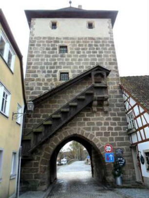 Stadtbefestigung - Stadttor (Rothenberger Tor)-von Stadtseite mit hölzerner Aufgangstreppe