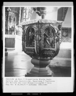 Taufstein mit Reliefs der vier Evangelisten