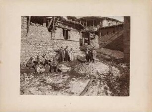 Armenier in Süleymanli : Armenier auf einer Straße in Süleymanli.