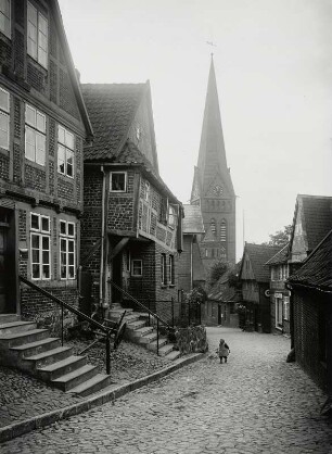 Lauenburg, Hohler Weg : Lauenburg. Hohler Weg. Blick zur Pfarrkirche