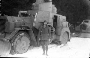 Harz? Schneeberäumung auf einer Bergstraße. Fahrer neben einem Schneepflug