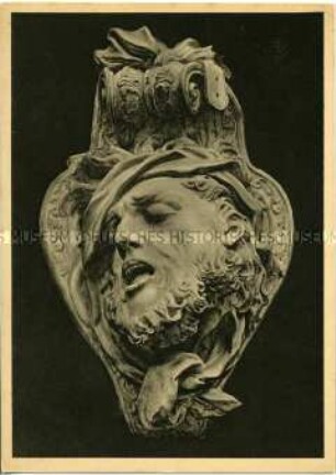 Postkarte mit einer Maske aus dem Schlüterhof des Berliner Zeughauses