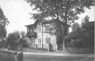 Wohnhaus : Dresden-Loschwitz, Schillerstraße 21. Wohnhaus. Ansicht mit Einfriedung und Pavillon