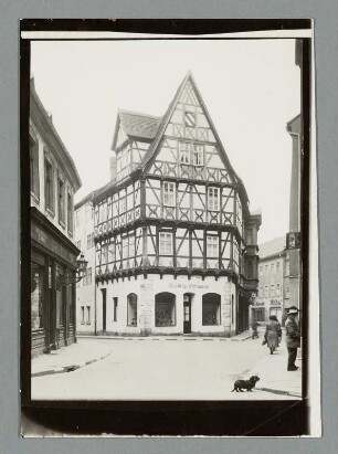 Halle, am Markt : Halle. Hutgeschäft von Hedwig Erdmann, sogenanntes Graseweghaus