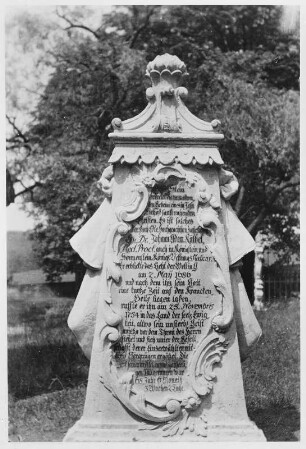 Grabmal Doktor Johann Adam Külbel : Grabmal Doktor Johann Adam Külbel (1686-1754), Königlicher Arzt der Festungen Königstein und Sonnenstein. Sandstein, Mitte 18. Jahrhundert. Königstein, Festung