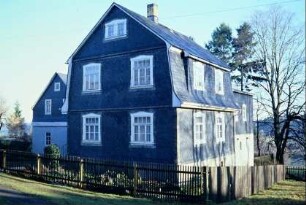 großes Schieferhaus an der Bahnhofstraße
