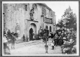 Wittichenau. Osterreiter vor der Kirche