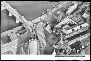 Dresden, Schlossplatz mit Katholischer Hofkirche, Ständehaus, Residenzschloss und Augustusbrücke, Luftbild