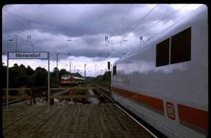 Michendorf Lok 219 108 IC-Zubringer elTw Baureihe 401 ICEBahnsteig