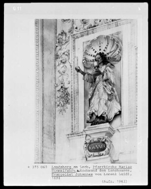 Figur des Evangelisten Johannes