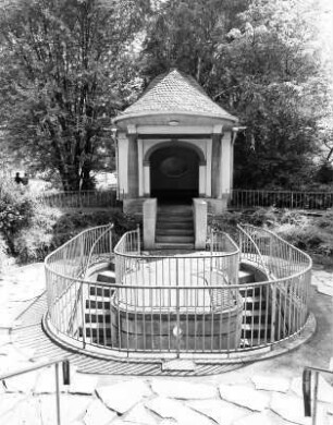 Stahlquelle (Massivbau); Nidda, Kurstraße 35, Kurstraße 45