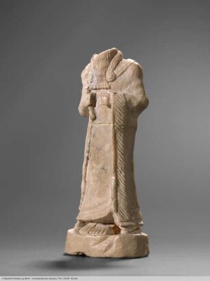 Statuette eines Mannes mit Peitsche