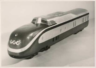 Modell des Triebwagenkopfes des TEE-Zugs der Deutschen Bundesbahn