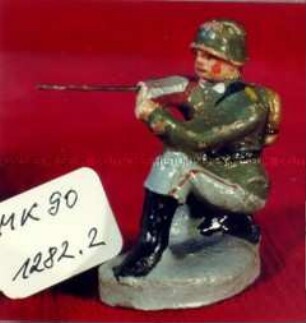 Vier Infanteristen im Angriff, knieend