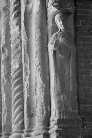 Gewändefigur