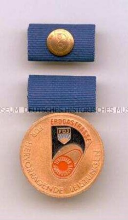 Medaille "Für hervorragende Leistungen an der Erdgastrasse" in Bronze, DDR, im Etui