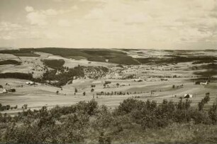 Neuhausen, Erzgebirge : Blick vom Schwartenberg (789 m) auf Neuhausen (536 m)