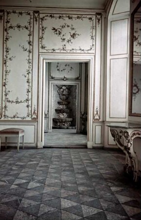 Neues Schloss — Fürstliche Gartenwohnung — Erstes Grottenzimmer