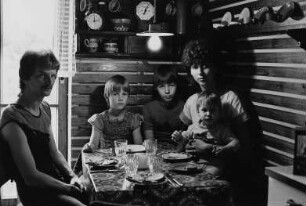 Familie U./L. in der Küche