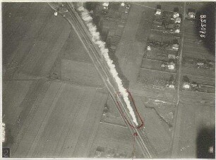Personenzug, aus Olching ausfahrend (500 m)