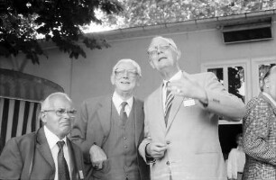32. Tagung 1982 Physiker; Bayrisches Frühstück: S. Newman mit Kamera, Adolf Butenandt, Graf Lennart Bernadotte
