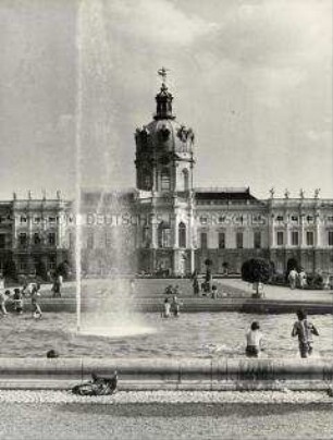 Blick auf die Parkseite im Schloss Charlottenburg