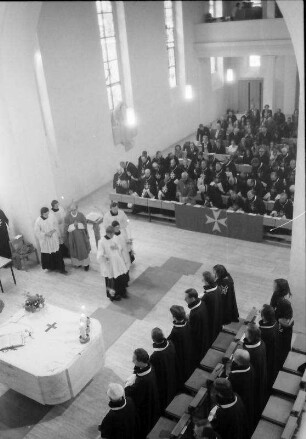 Freiburg: Konviktskirche, Eucharistiefeier, von oben, mit Erzbischof Dr. Schäufele