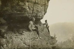 Elbsandsteingebirge. Schrammsteingebiet. Kletterer am Kesselturm