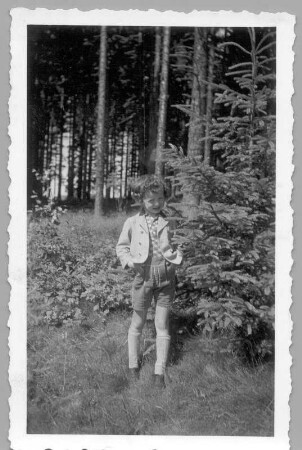 Ramon-Joachim Gerhardt auf einem Waldspaziergang