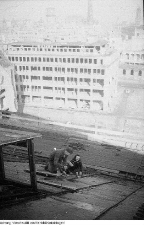 Dresden-Altstadt, Kreuzkirche. Wiederaufbau (1946-1955; F. Steudtner). Verschiedene Ansichten, Blicke vom Turm, Panorama nach Elbseite, 1950
