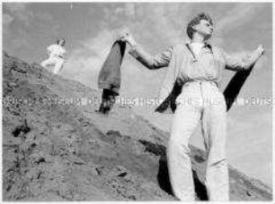 Zwei junge Männer auf Sandberg (Altersgruppe 18-21)