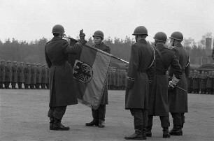 Vereidigung von Rekruten des Heeres und der Luftwaffe in der Mackensen-Kaserne.
