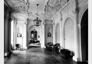 Vestibül im Erdgeschoss des Kunstgewerbemuseums im Schloss Köpenick