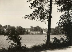 Schlossteich mit Schloss : Blick über den Schlossteich zum Schloss Frauenhain