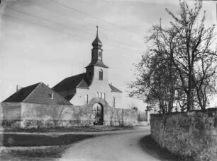 Naundorf. Blick zur Johanneskapelle, erbaut 1907/1908