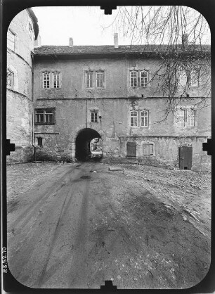 Breitungen-Herrenbreitungen. Schloss (1554/1563). Südflügel mit Tordurchfahrt